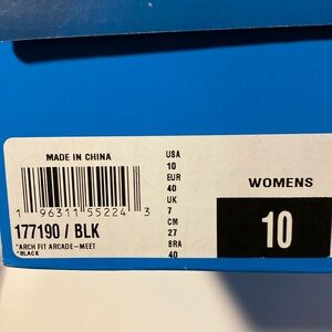 SKECHERS SIZE 10 BLACK NIB